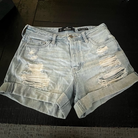 Hollister Pants - Hollister Highrise boyfriend shorts